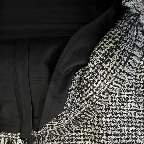 Olsen Europe black and white woven skirt - size 12 - Picture 6 of 6